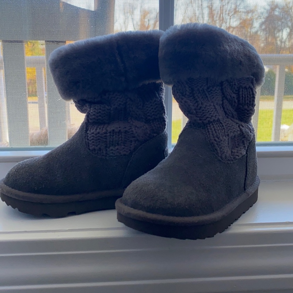 Knitted ugh boots